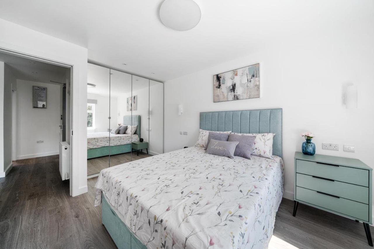 Newly Refurbished 2 Bed Flat Appartement Mill Hill Buitenkant foto