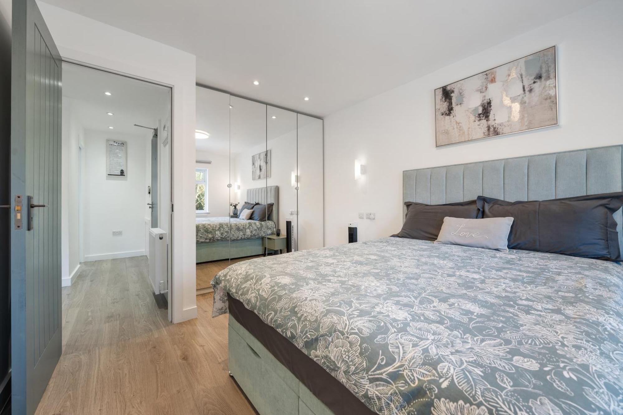 Newly Refurbished 2 Bed Flat Appartement Mill Hill Buitenkant foto